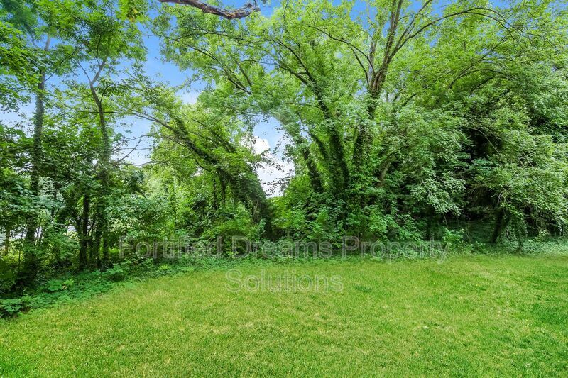 Building Photo - 2218 Greenway Ave NW