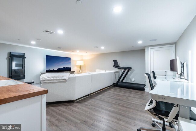 Building Photo - 608 N 3rd St