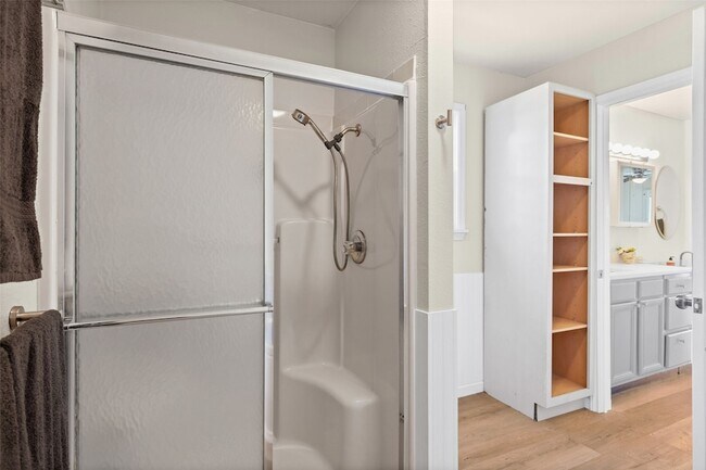 Building Photo - 201 Gail Dr