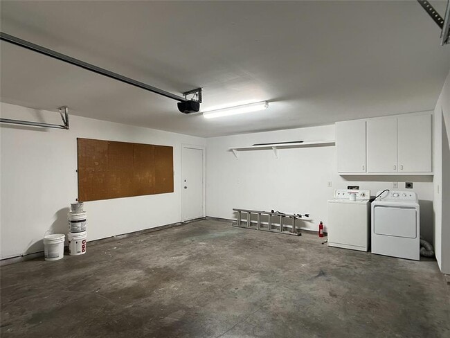 Building Photo - 5899 Fairdale Ln