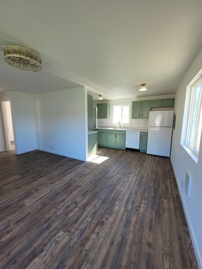 Building Photo - Fully Remodeled with Garage, Yard Care Included & Free May rent with 1 Year Lease