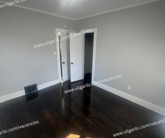 Building Photo - For Rent - Spacious 3 Bed/1Bath Home