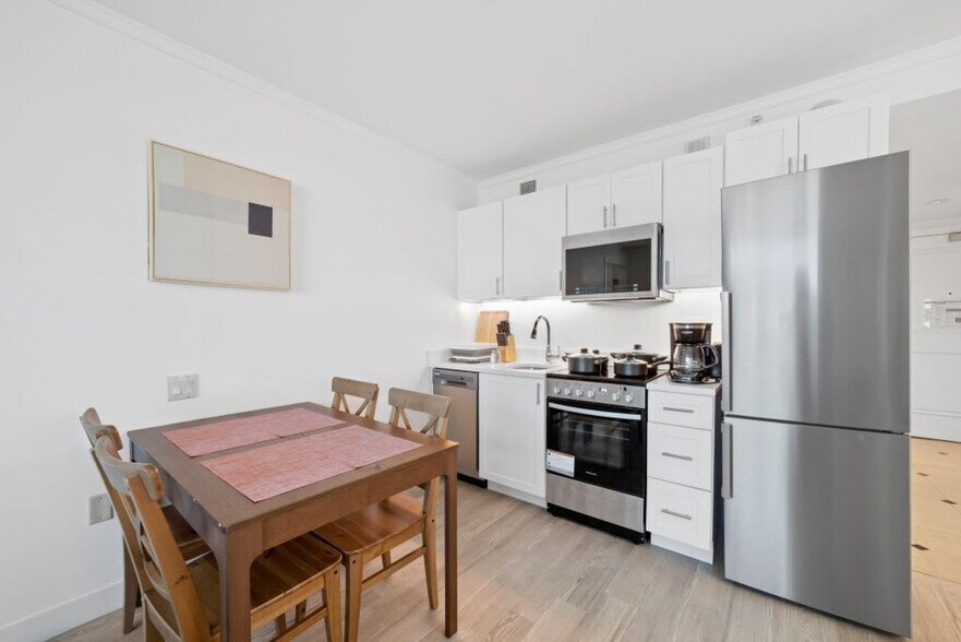 Building Photo - 810 Pacific Ave