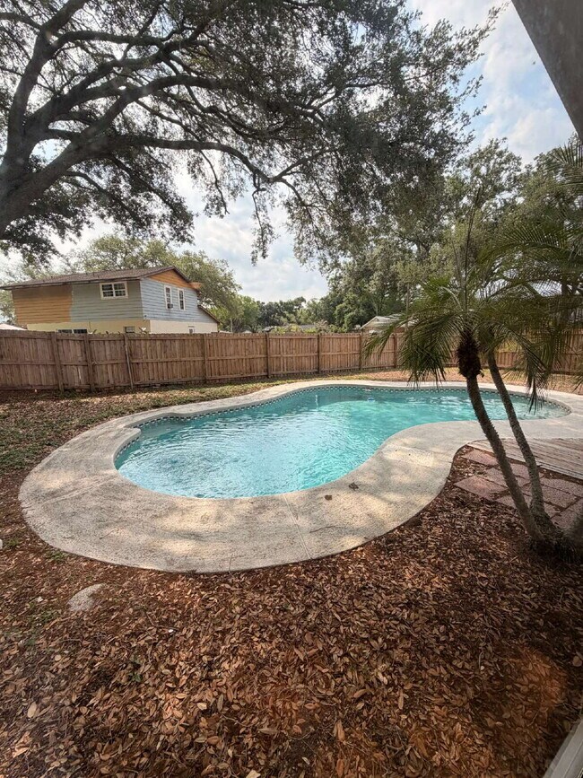Building Photo - PRIVATE POOL HOME | 3 BED / 2 BATH | FENCED YARD | GARAGE | PET FRIENDLY