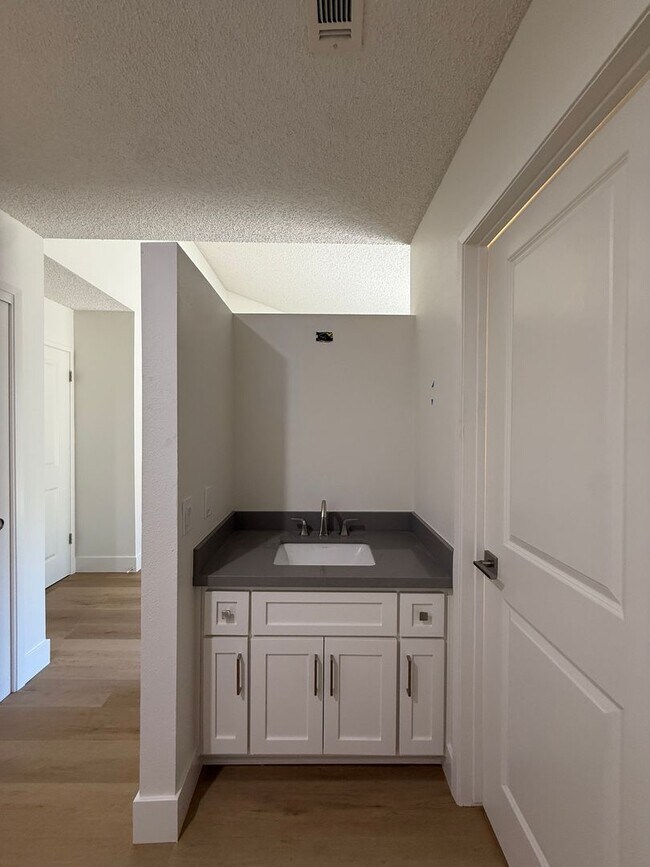 Building Photo - Just Beautifully Updated Village Hills Single Story Home in Orcutt