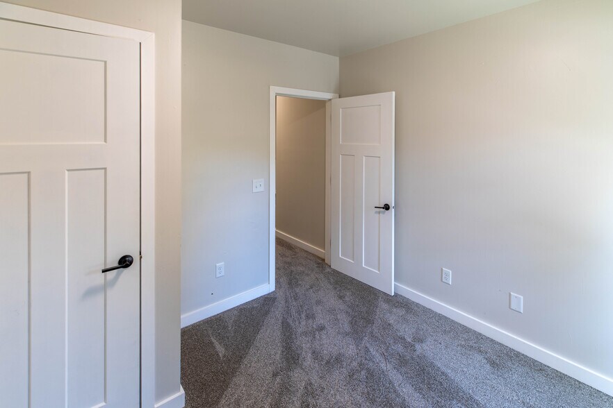 Building Photo - 13 Gilbert St