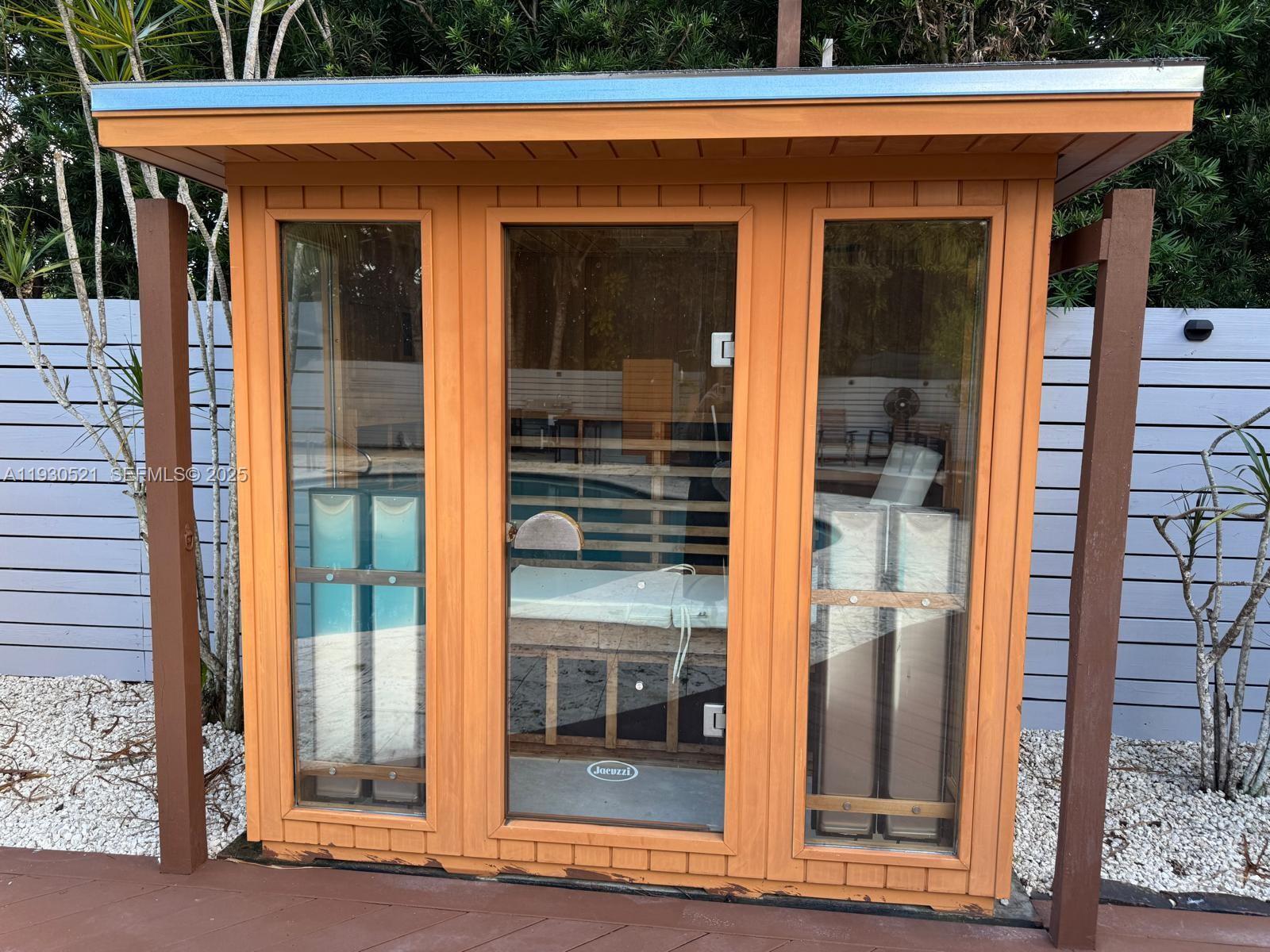 Building Photo - 985 NE 115th St