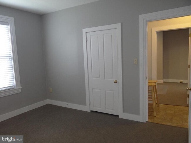 Building Photo - 510 Maple St