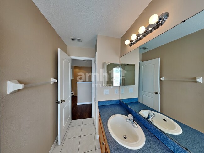 Building Photo - 12812 Standbridge Dr