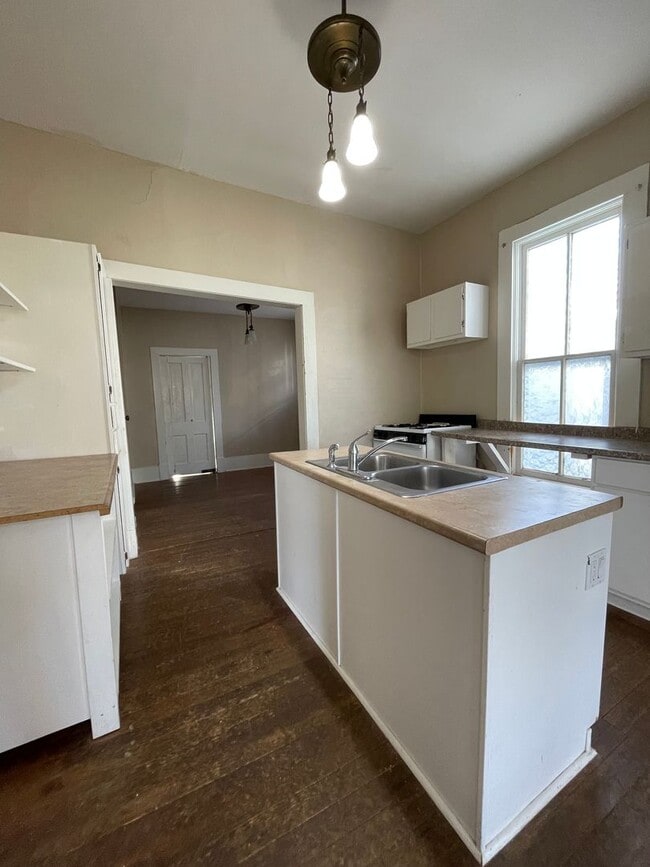 Building Photo - 1113 Constitution St