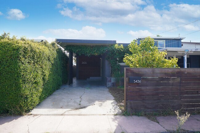 Building Photo - Mid-Century Home Available in the Richmond...