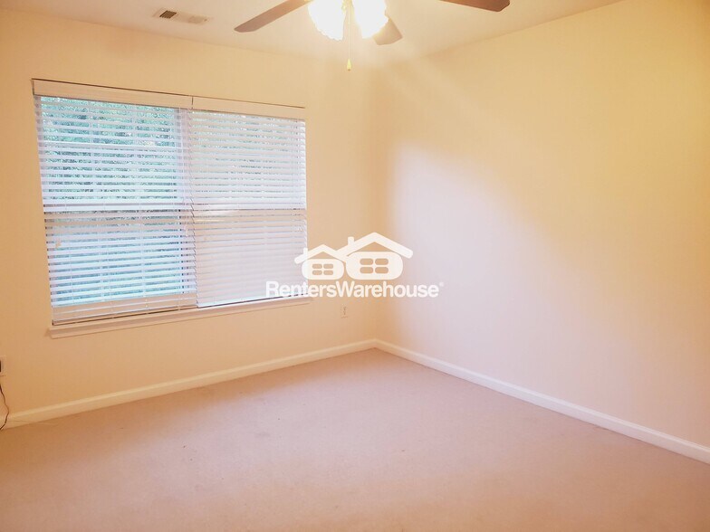 Building Photo - 7711 Parkside Dr