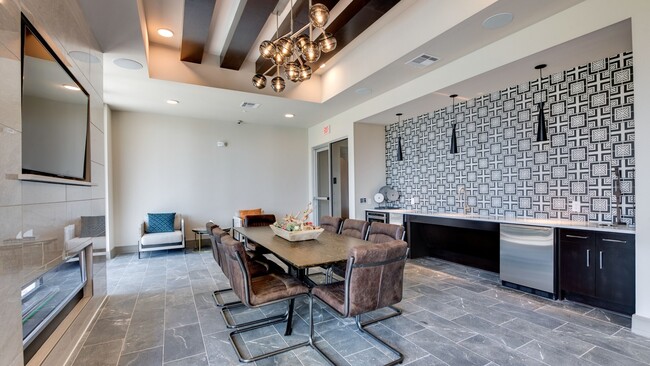 Building Photo - 555 Promenade Pkwy