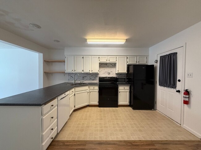 Building Photo - Woods Edge 3-Bedroom Townhome!