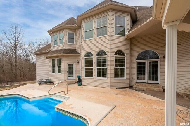 Building Photo - 3115 W Striegel Rd