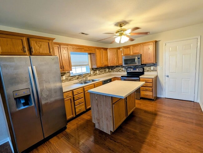 Building Photo - 3 BR 2 BA For Rent in Rossville