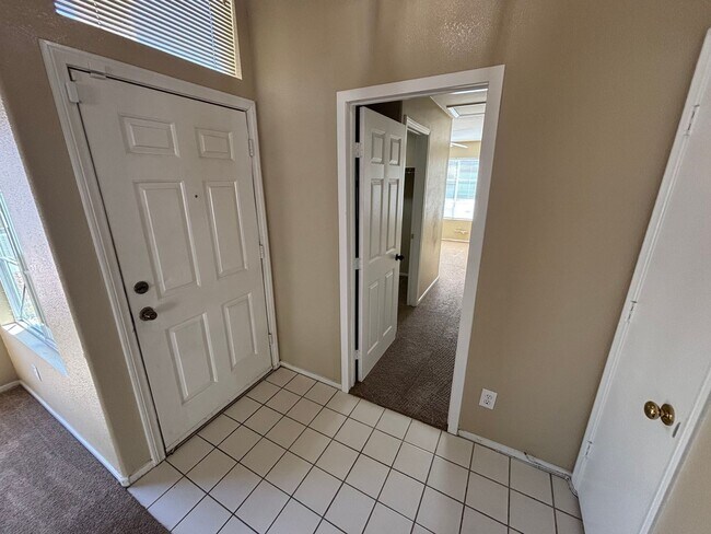 Building Photo - Gorgeous 4Bed/2Bath Home located in Sunris...