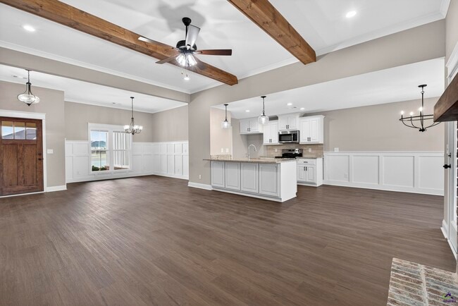 Building Photo - 213 Saraland Trl