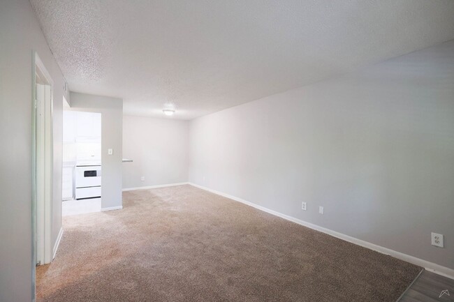 Building Photo - NEW 1x1!  Fantastic Emory area location - ...