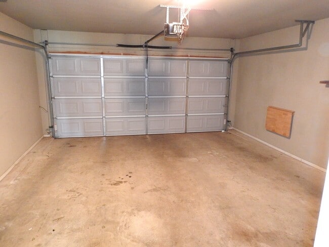 Building Photo - Craftsman style 3 bedroom 2 bath Home - Avail NOW!