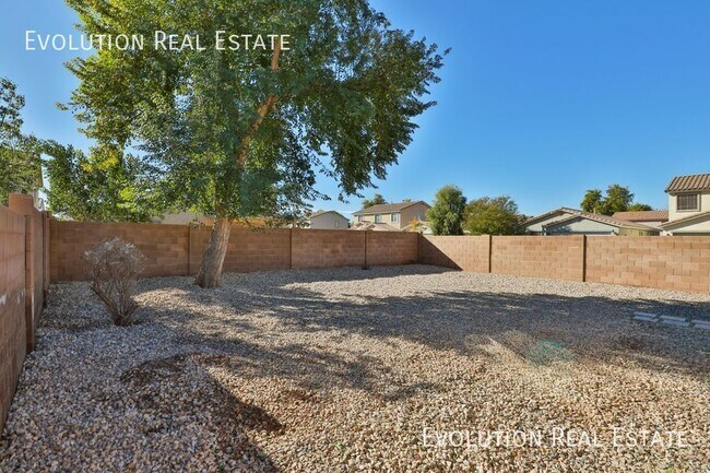 Building Photo - 1561 Maddison Cir