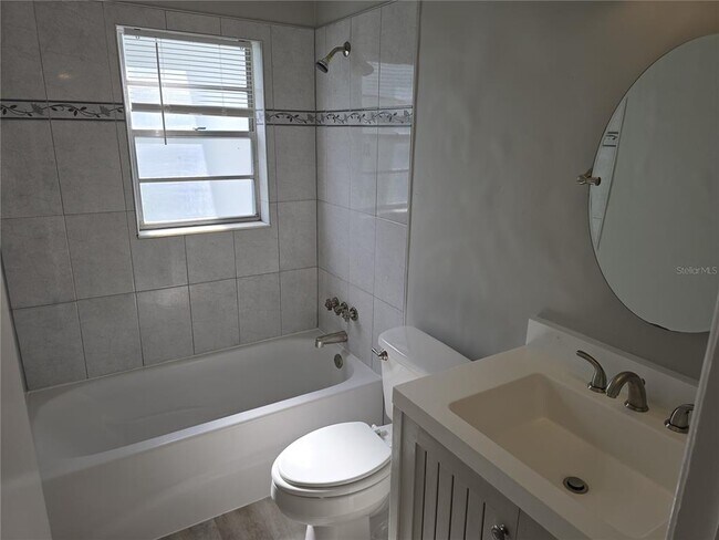 Building Photo - 5410 S Himes Ave