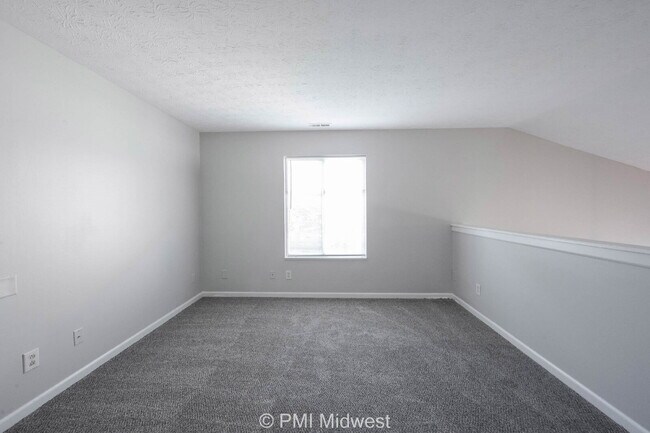 Building Photo - Charming 2-Bedroom, 2.5 Bath Home w/ Loft in Plainfield