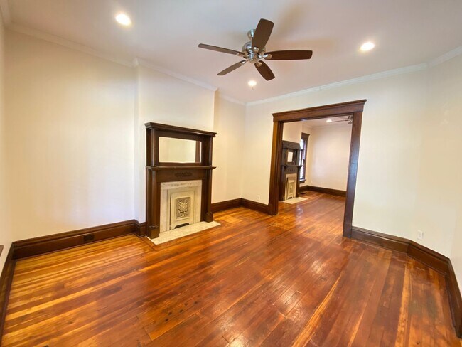 Building Photo - Hunter Ave 1045-1047 GW2