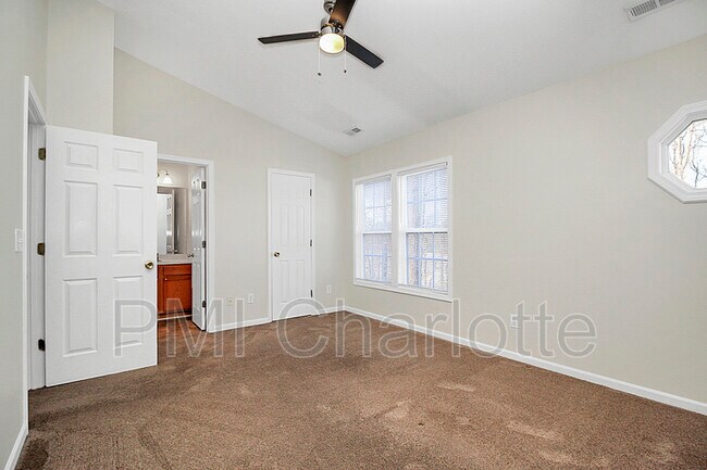 Building Photo - 1815 Butterfly Ln