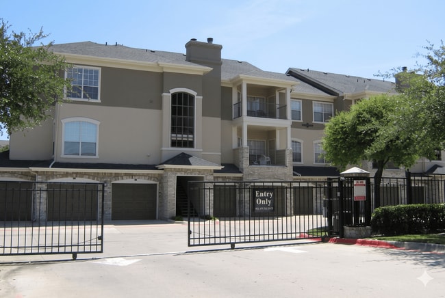 Building Photo - Bentley Place Apartments