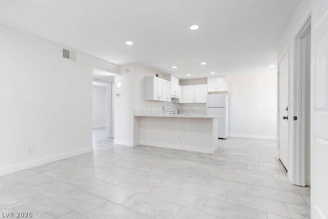 Building Photo - 1870 Nebula Dr