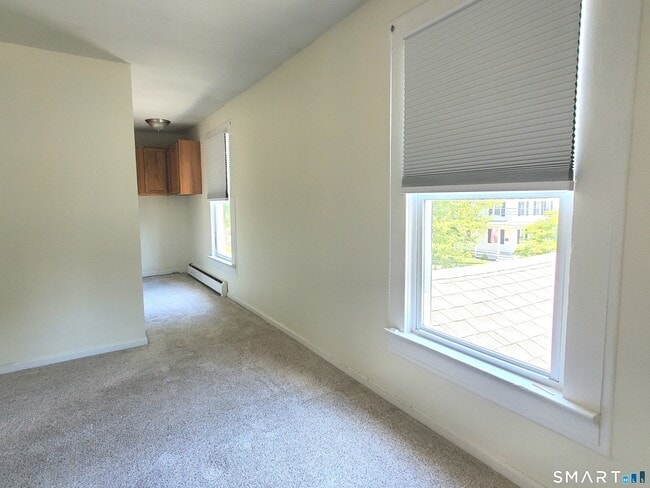 Building Photo - 65 Elm St