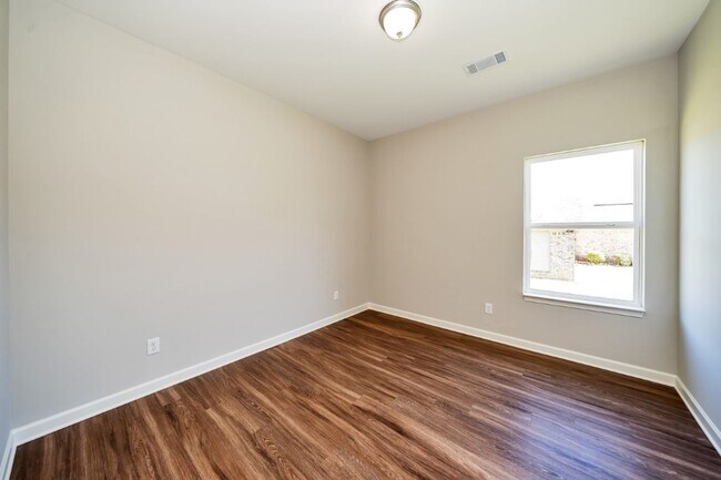 Building Photo - Newly Renovated Home in Brookwood!