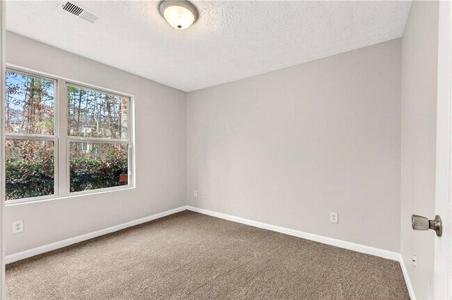 Building Photo - 2104 Fairington Club Dr