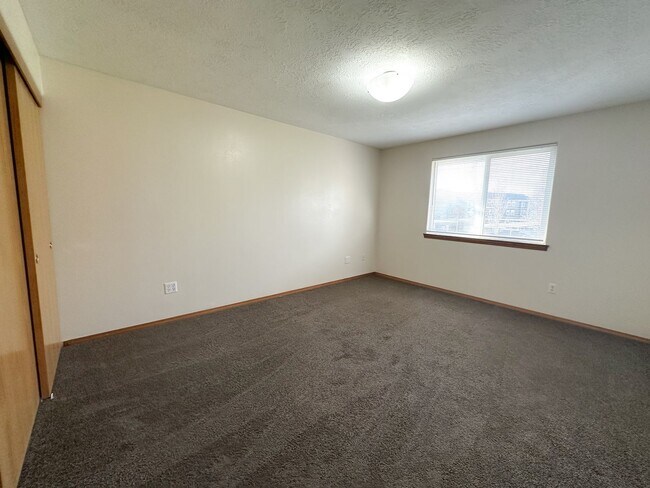 Building Photo - Ridgetop Duplex