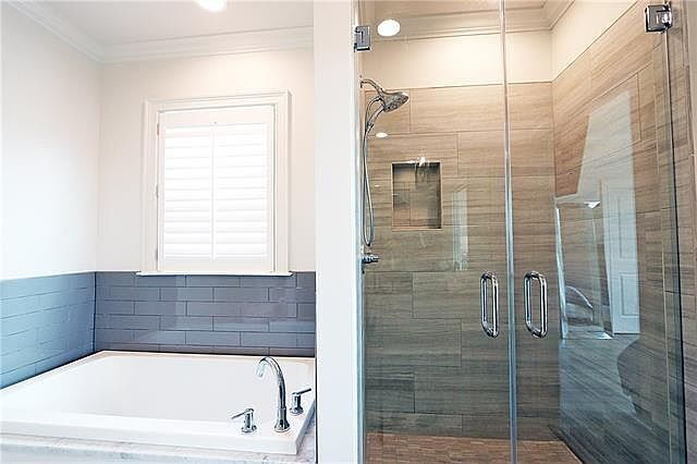 Building Photo - 2-Bed, 3-Bath on Pontchartrain Blvd – Your New Orleans Oasis Awaits!"