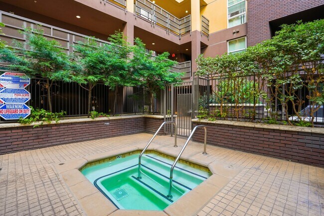 Building Photo - Beautifully upgraded 1 Bdrm, 1 Bath w/larg...