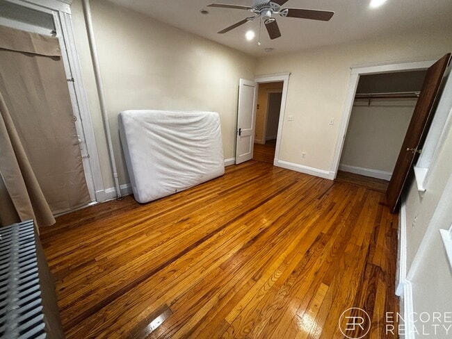 Building Photo - 240 Kelton St