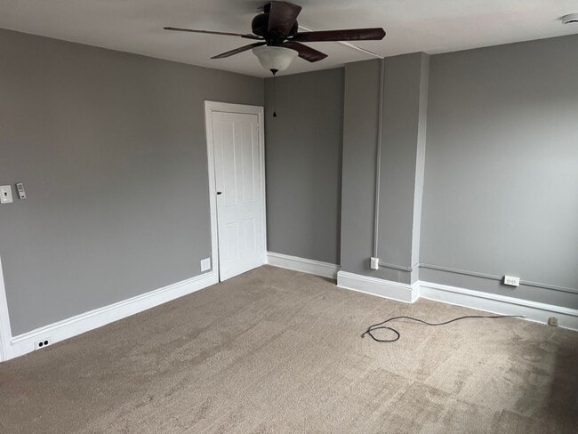Building Photo - West Conshohocken 4 Bedroom 2 brick bath T...