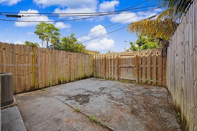 Building Photo - 8466 NW 4th Ct