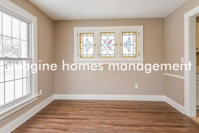 Building Photo - Remodeled Home in Solon. Pets Welcome!