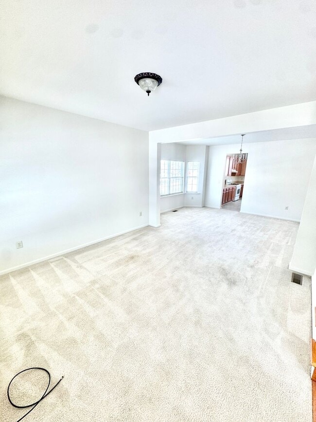 Building Photo - FIVE BEDROOMS in PARKLAND SCHOOLS!