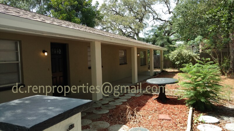 Front of Apartment - 5415 Lemon St