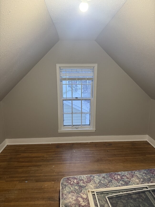 Building Photo - 612 W Laurel St