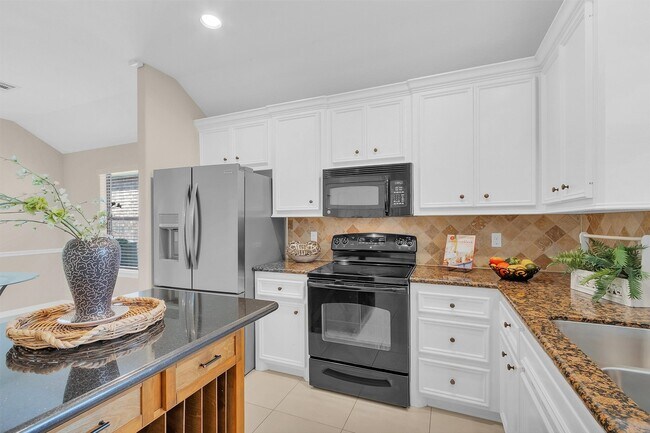 Building Photo - 119 Golfview Ct