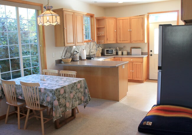 Building Photo - 8455 S Victoria Ave