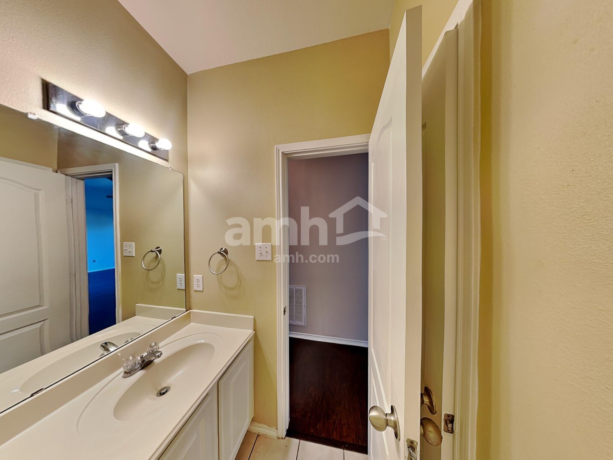 Building Photo - 9053 Weller Ln