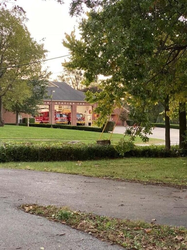 Building Photo - 3004 Arrowhead Dr