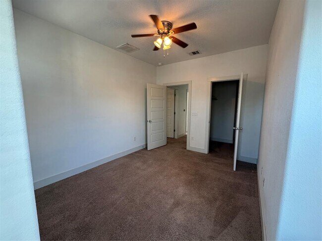 Building Photo - 1413 Casa Dr