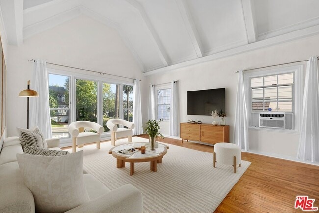 Primary Photo - 2941 Motor Ave